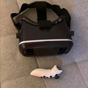 VR Headset iPhone 13 and same form factor or smaller